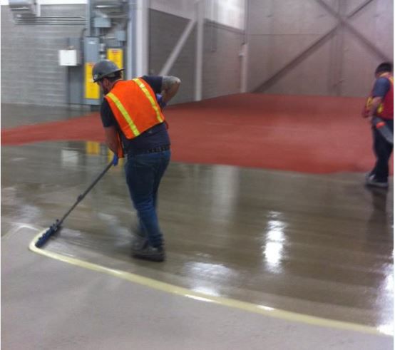 Функција/предности на тротоарот што не се лизга во боја