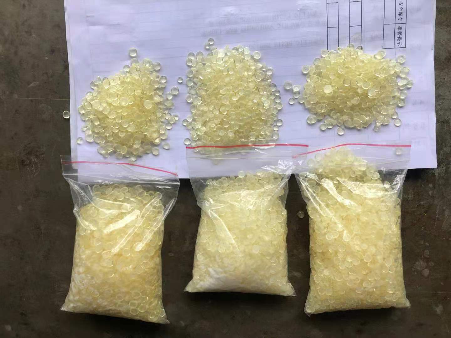 Колофон со висока точка на омекнување за термопластична боја за патишта